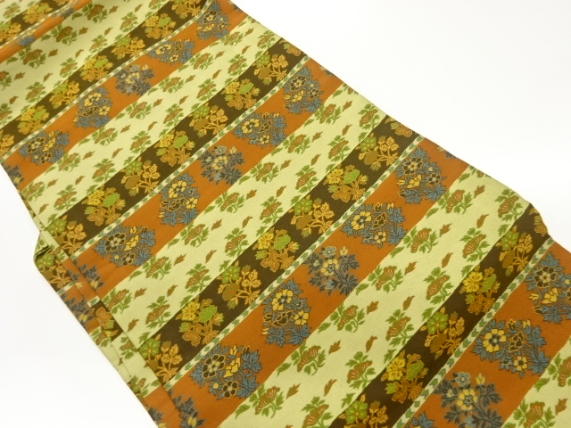 横段に草花模様織出し名古屋帯